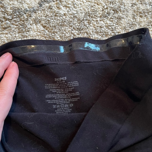 SKIMS SOLUTION SHORT LEFT LEG EXPOSED - Picture 5 of 6